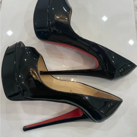 Beautiful, christian Louboutin size 5.5 very classy